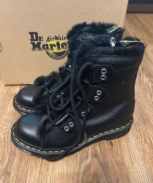 DR MARTENS 1460 black leather faux fur winter combat boots shoes women’s 7 new